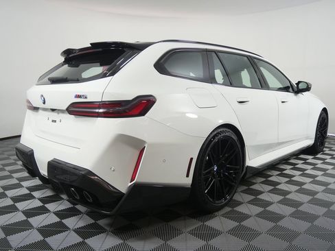 New 2027 BMW M5 Touring AWD/4WD image 3