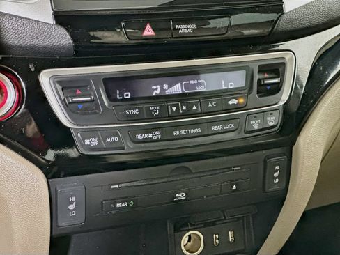 Used 2017 Honda Pilot Touring image 14
