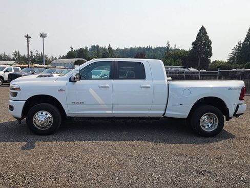 New 2026 RAM 3500 Laramie AWD/4WD image 4