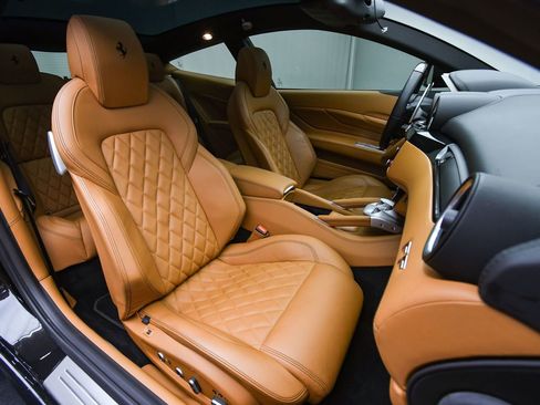 Certified 2016 Ferrari FF image 18