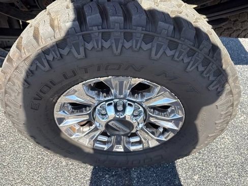 Used 2019 Ford F250 XLT w/ XLT Premium Package AWD/4WD image 3