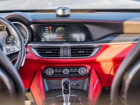 Used 2019 Alfa Romeo Stelvio Quadrifoglio image 23