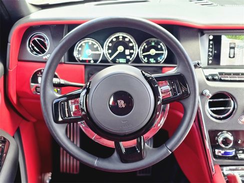 Used 2022 Rolls-Royce Cullinan image 21