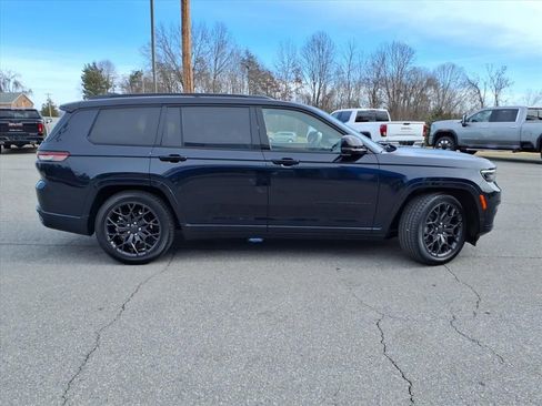 Used 2023 Jeep Grand Cherokee L Summit image 3