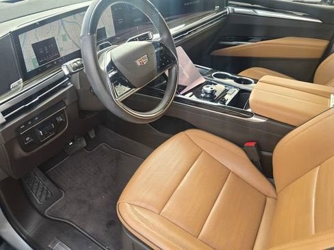 Used 2025 Cadillac Escalade ESV Premium Luxury w/ Touring Package RWD image 23