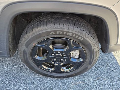 Used 2024 Jeep Compass Trailhawk image 15