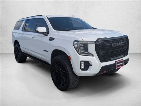 Used 2023 GMC Yukon XL AT4 w/ Technology Package AWD/4WD image 3