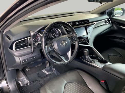 Used 2018 Toyota Camry SE w/ Moonroof Package FWD image 17