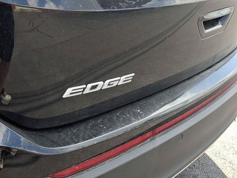 Used 2018 Ford Edge Titanium w/ Equipment Group 301A AWD/4WD image 5