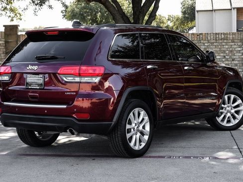 Used 2017 Jeep Grand Cherokee Limited image 16