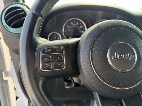 Used 2018 Jeep Wrangler Unlimited Sport w/ Connectivity Group AWD/4WD image 13
