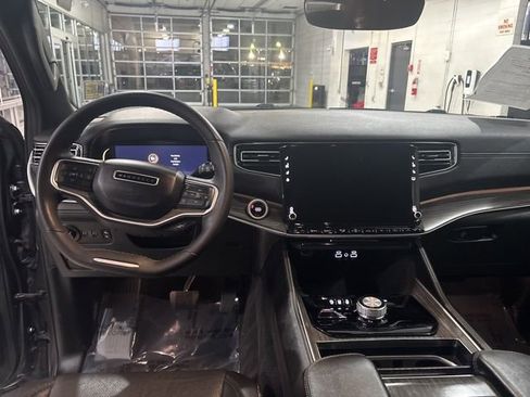 Used 2024 Jeep Wagoneer L Series II w/ Flexible Seating Group image 20