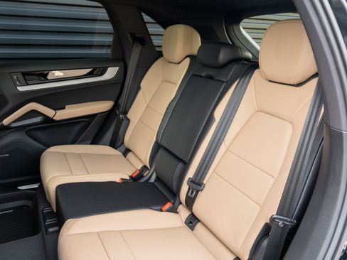 New 2026 Porsche Cayenne image 33