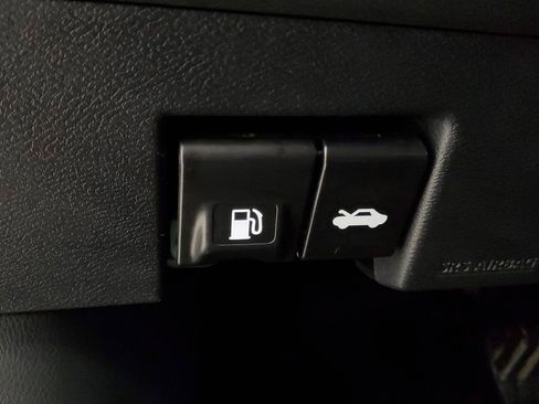 Used 2025 Nissan Versa SV image 11