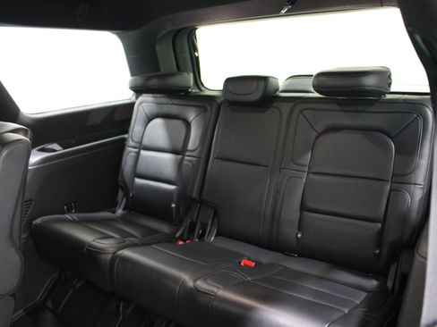 Used 2018 Lincoln Navigator Premiere AWD/4WD image 21