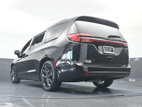 Used 2023 Chrysler Pacifica Limited w/ S Appearance Package image 61