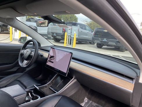Used 2019 Tesla Model 3 Standard Range Plus image 28