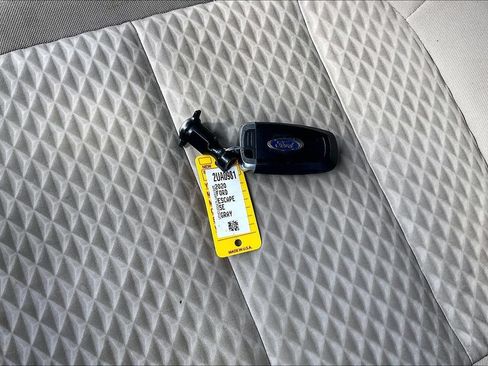 Used 2020 Ford Escape SE FWD image 34