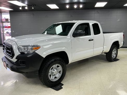 Used 2022 Toyota Tacoma SR AWD/4WD image 5