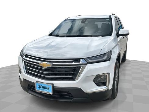 Used 2023 Chevrolet Traverse LT FWD image 1