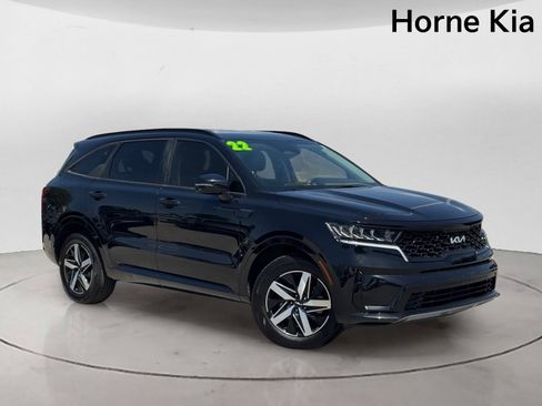 Certified 2022 Kia Sorento S FWD image 2