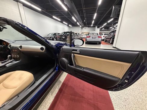 Used 2011 MAZDA MX-5 Miata Grand Touring RWD image 33