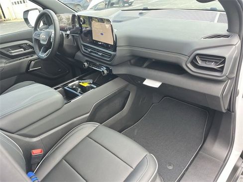 New 2025 Chevrolet Silverado EV LT image 29