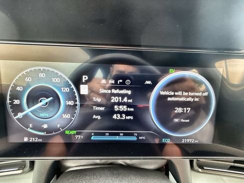 Used 2025 Hyundai Elantra Limited FWD image 15