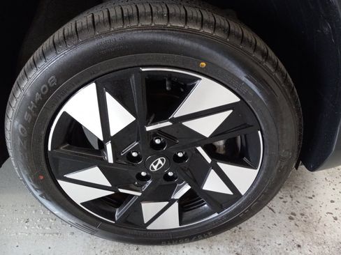 Used 2024 Hyundai Kona SEL AWD/4WD image 4