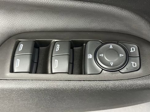 Used 2023 Chevrolet Equinox LT image 19