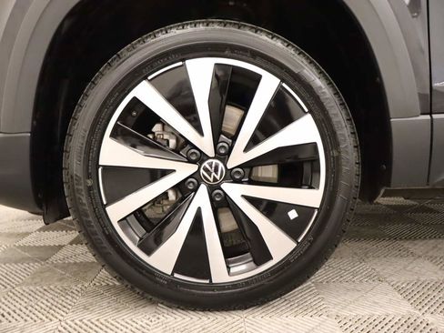 Used 2024 Volkswagen Taos SE FWD image 6