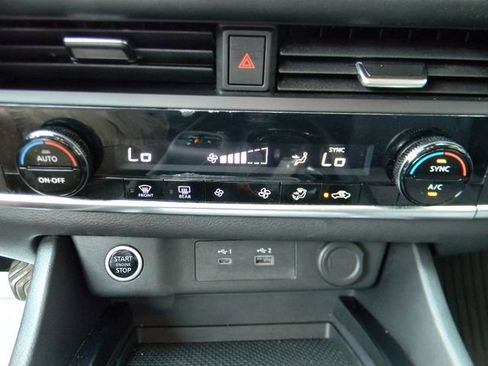 Used 2023 Nissan Rogue SV AWD/4WD image 14