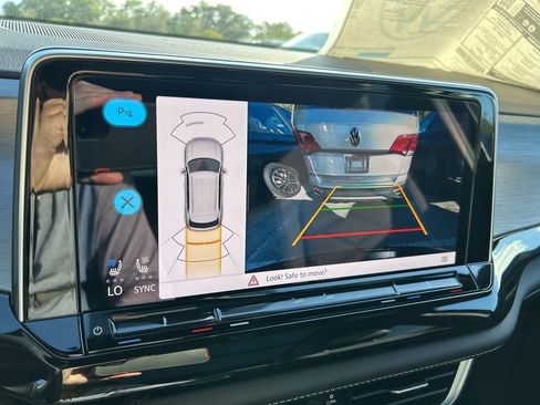 New 2026 Volkswagen Atlas Cross Sport SE image 29