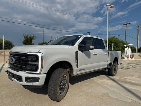 Used 2025 Ford F250 Platinum w/ FX4 Off-Road Package AWD/4WD image 8