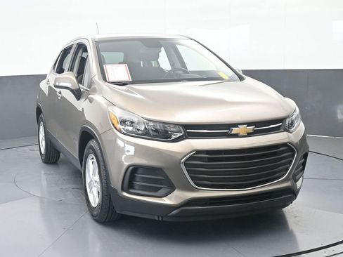 Used 2021 Chevrolet Trax LS w/ Tint and Cruise Package FWD image 9