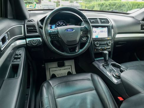 Used 2017 Ford Explorer XLT w/ Equipment Group 202A AWD/4WD image 41