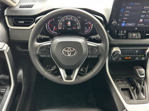 Used 2023 Toyota RAV4 XLE Premium FWD image 15