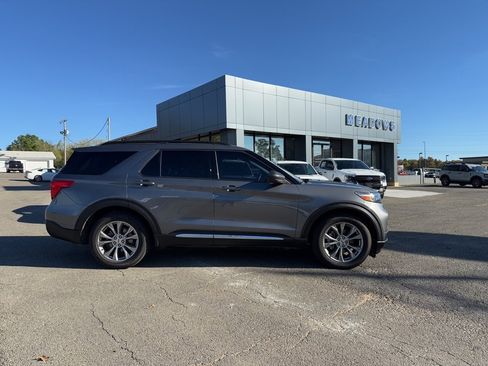 Used 2021 Ford Explorer XLT w/ Equipment Group 202A image 29