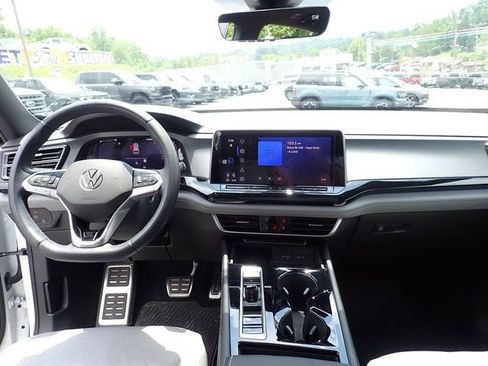 Used 2024 Volkswagen Atlas Cross Sport SEL R-Line AWD/4WD image 13