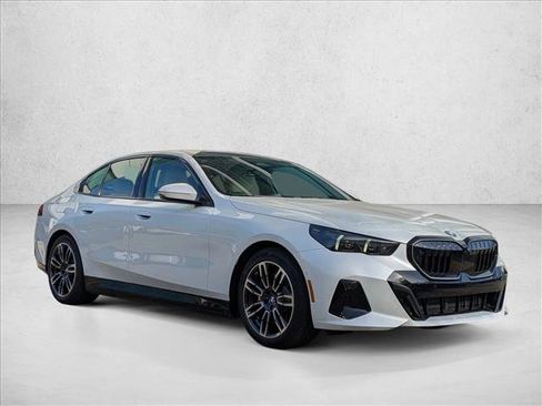 New 2026 BMW 550e xDrive w/ Premium Package image 7