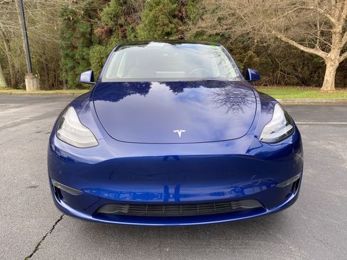 Used 2022 Tesla Model Y Long Range image 3