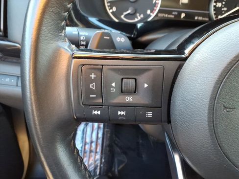 Used 2023 Nissan Pathfinder SV image 12