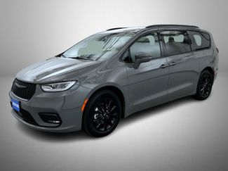 Used 2021 Chrysler Pacifica Touring w/ S Appearance Package video 1