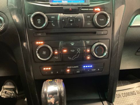 Used 2017 Ford Explorer XLT AWD/4WD image 15
