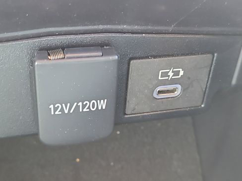 Certified 2025 Toyota Corolla SE image 25