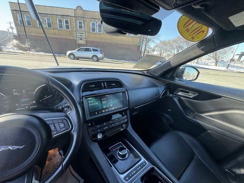 Used 2020 Jaguar F-PACE Premium image 37