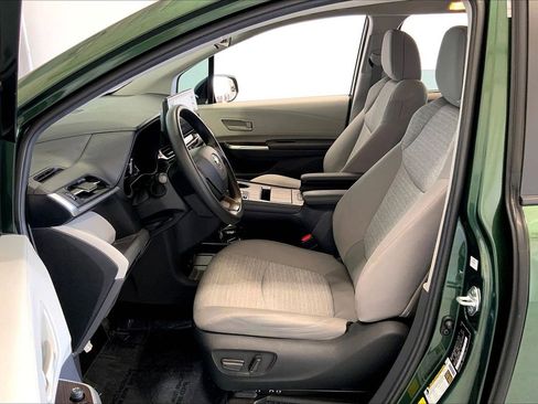Used 2024 Toyota Sienna LE image 18