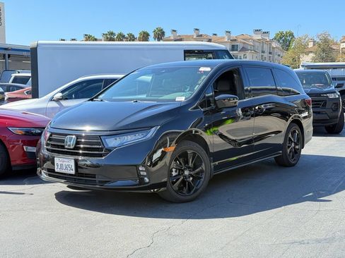 Used 2024 Honda Odyssey Sport image 2