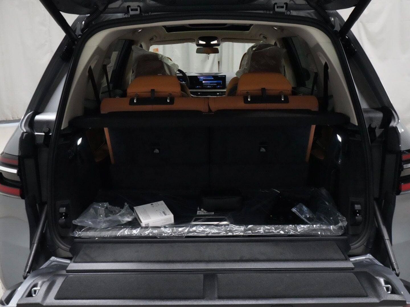 Used 2027 BMW X7 xDrive40i w/ Premium Package AWD/4WD image 25