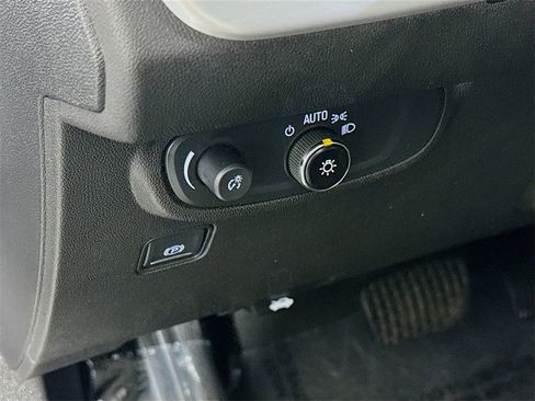 Used 2021 GMC Terrain SLE w/ Driver Convenience Package image 10